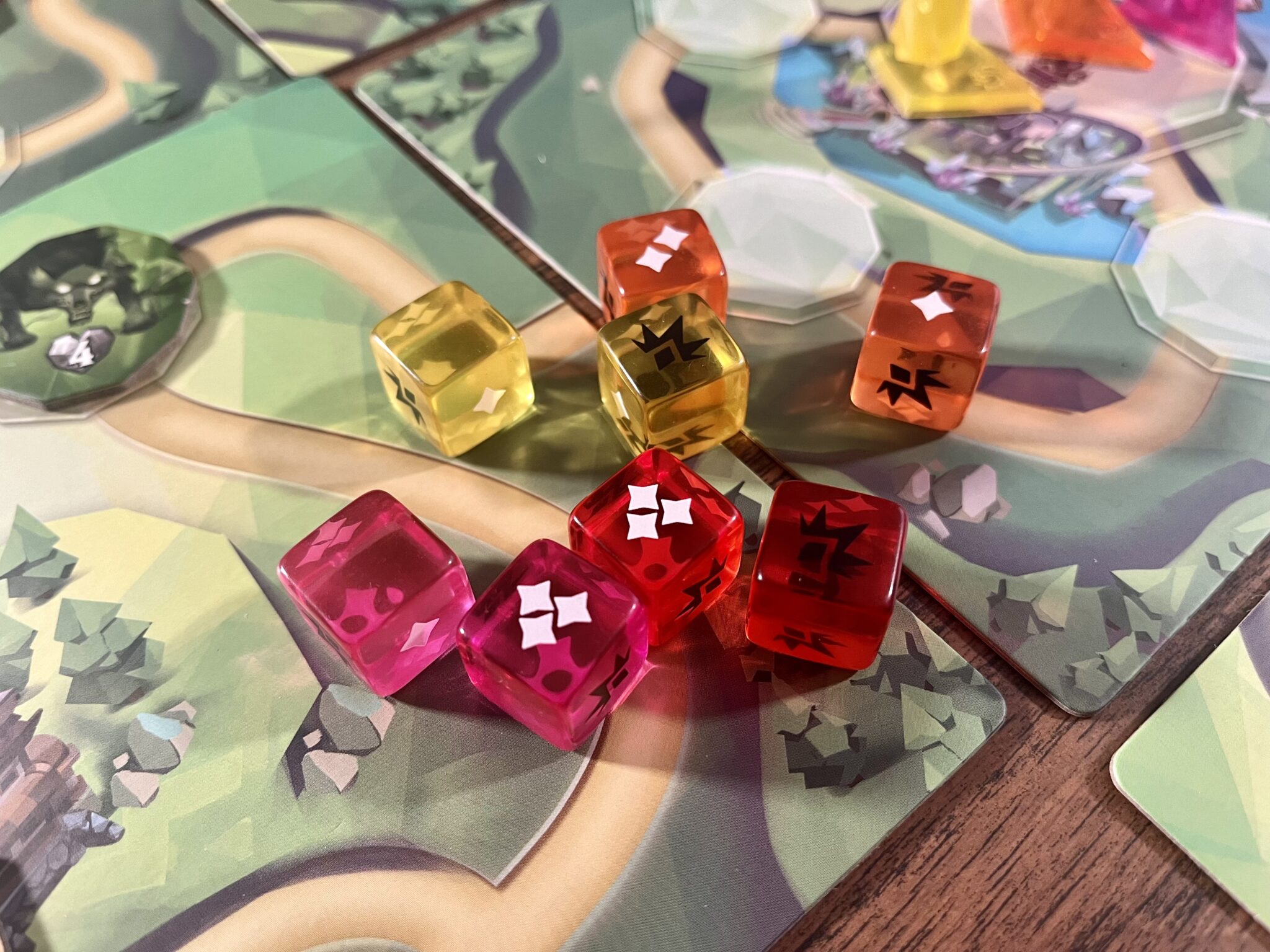 Chronicles of Light: Darkness Falls dice when battling